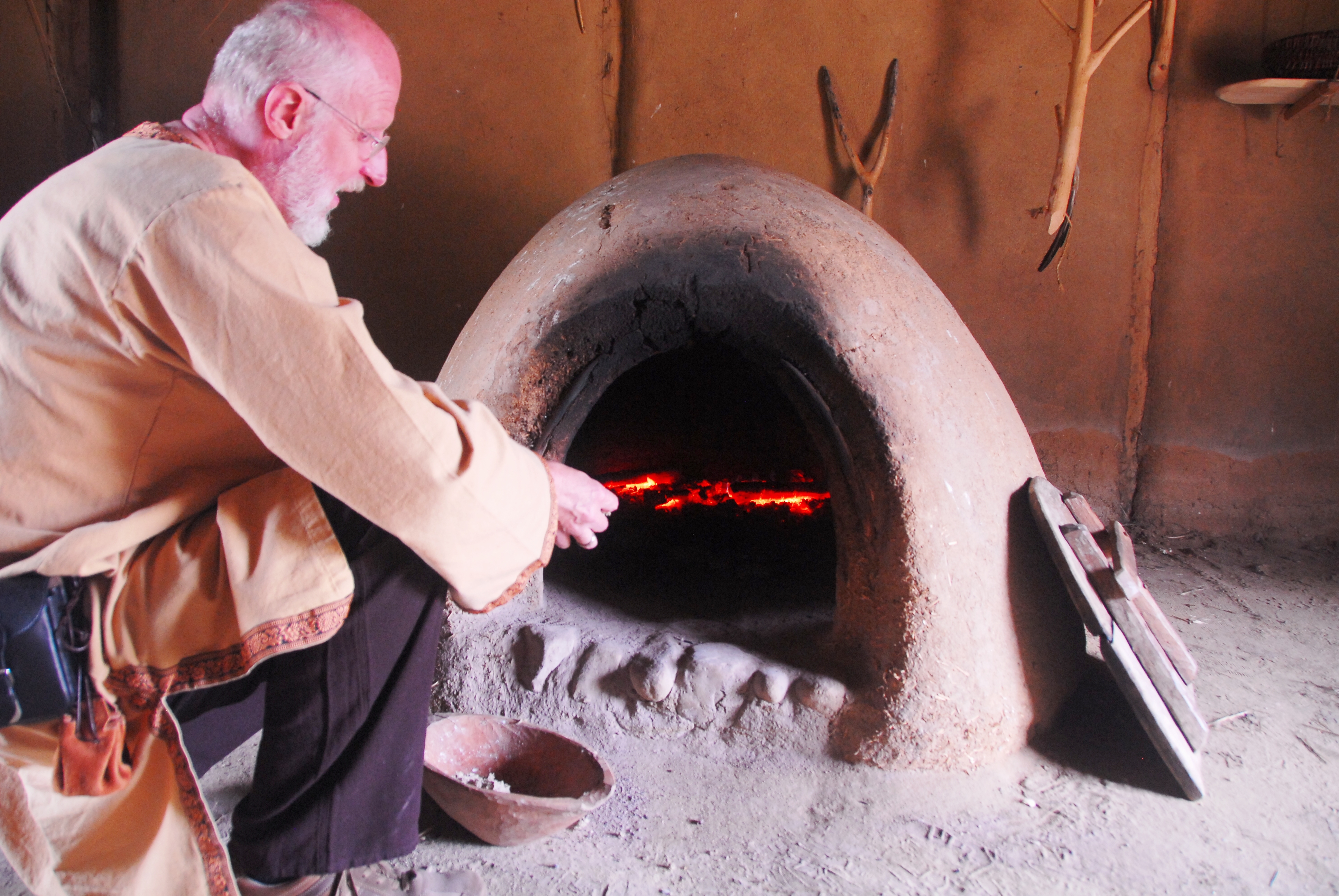 Fire Beneath the Dome: Project to Evaluate the Efficiency of Clay Ovens in  the Viking Museum Haithabu