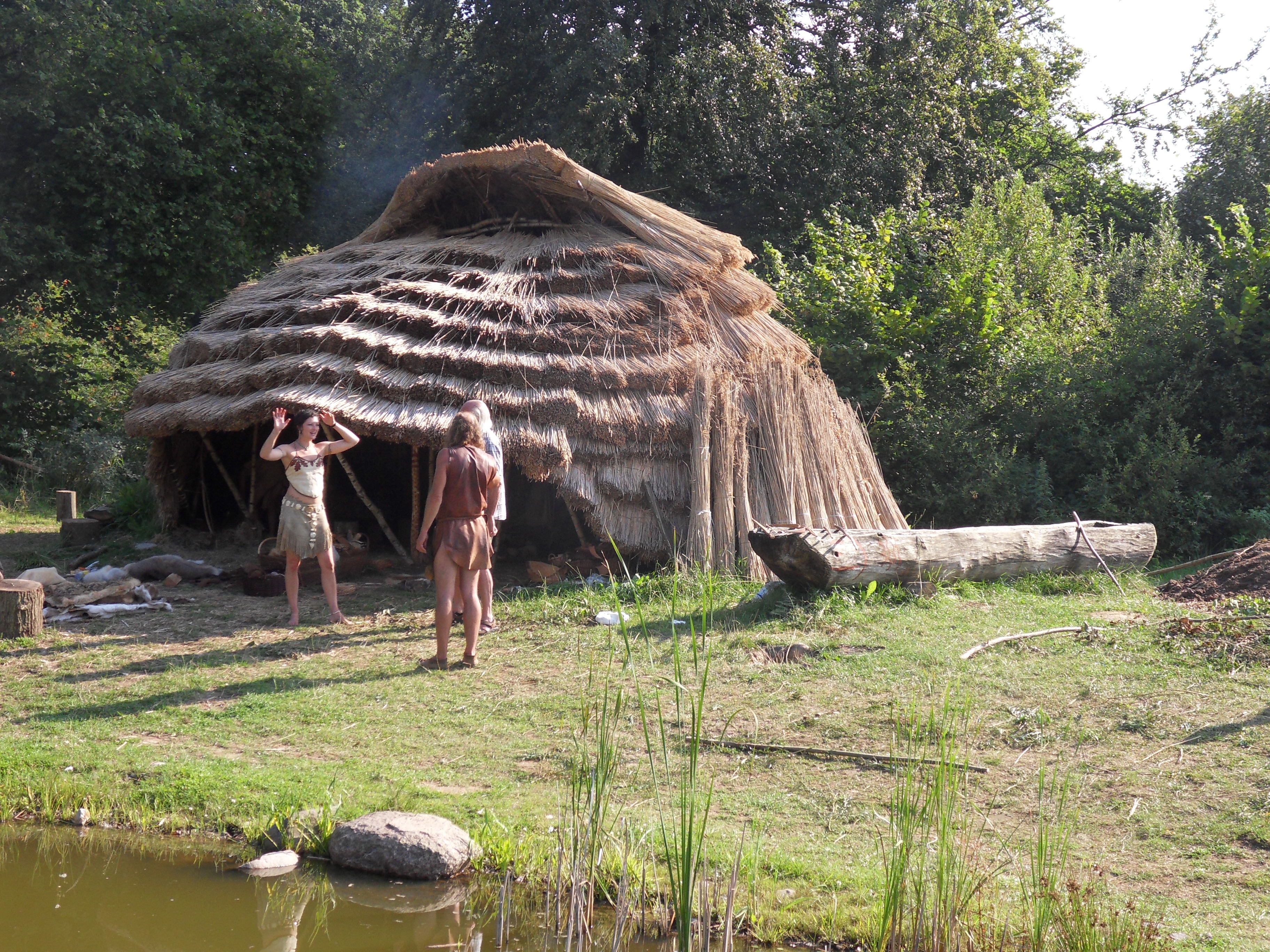 Experience with Building Mesolithic Huts in the Stone Age Park