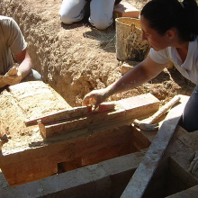 Construction of an experimental roman pottery kiln. 2007. Copyrights: APPA-VC