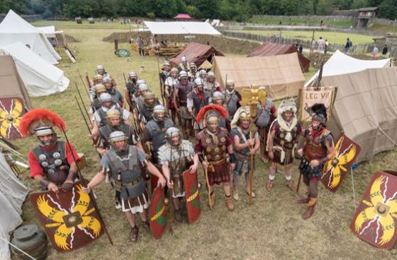 Romans besiege the Gallic Village!